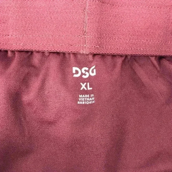 DSG 5” STRIDE RUN SHORTS TEAM BURGUNDY GEO MENS SIZE XL MOISTURE WICKING - Picture 4 of 9
